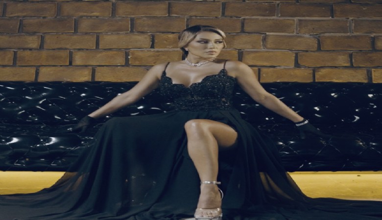 Hanzade'den Duygusal Şarkı